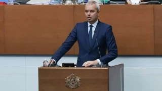 Парламентът се разтресе. Скандал между "Възраждане" и Киселова