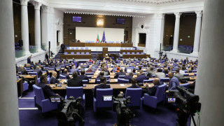 Гръм в парламента! Събират веднага всички вещи лица