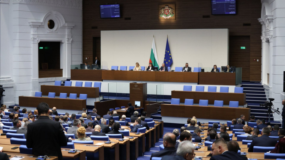 Жега в парламента. Обсъждат на второ четене бюджетите на НЗОК и ДОО | StandartNews.com